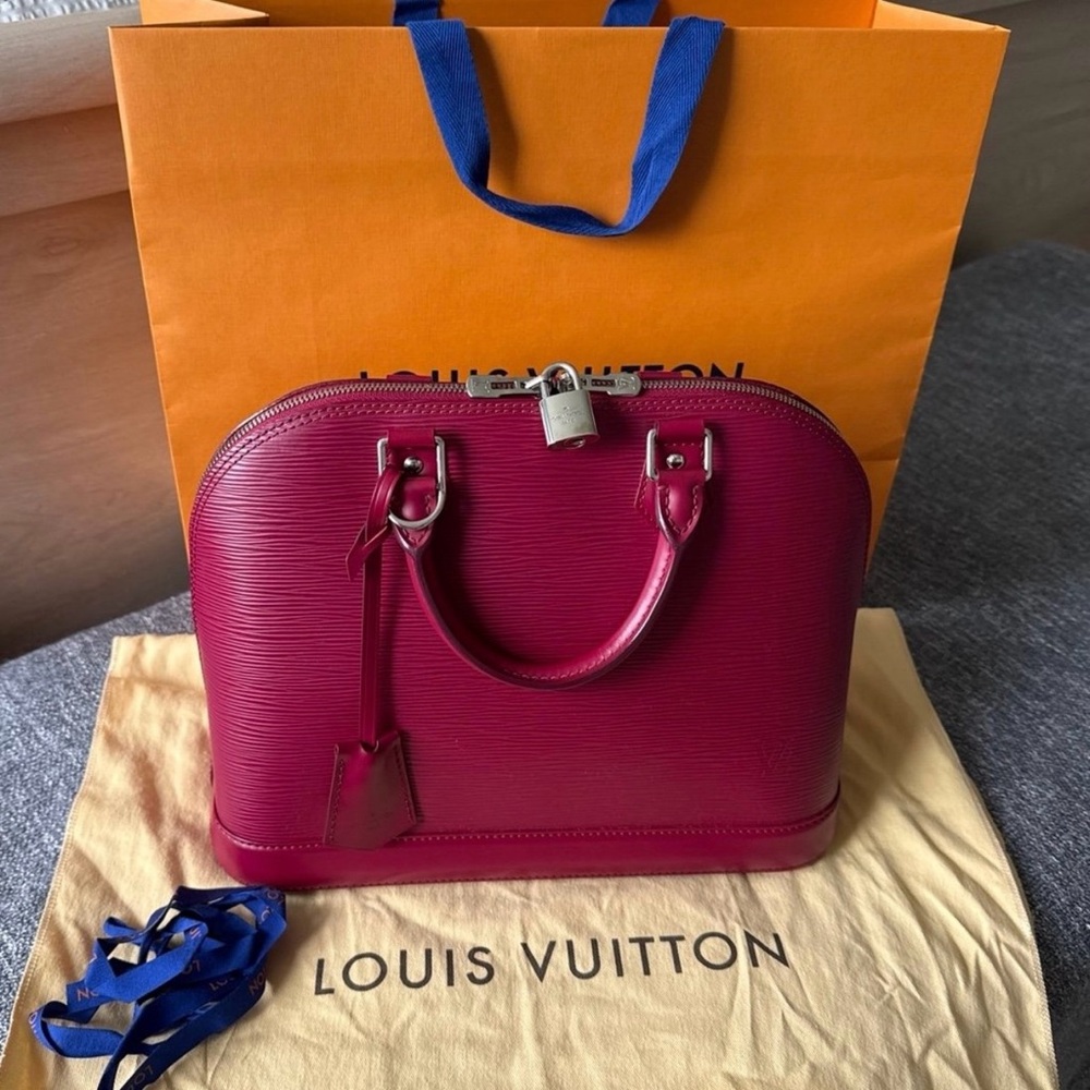 Authentic LV Alma Epi Leather Handbag MM